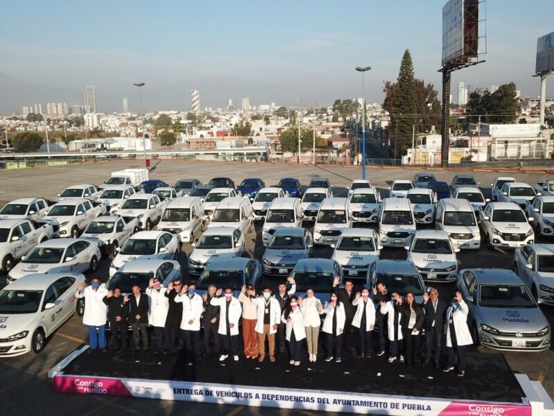 Entrega de vehículos a dependencias