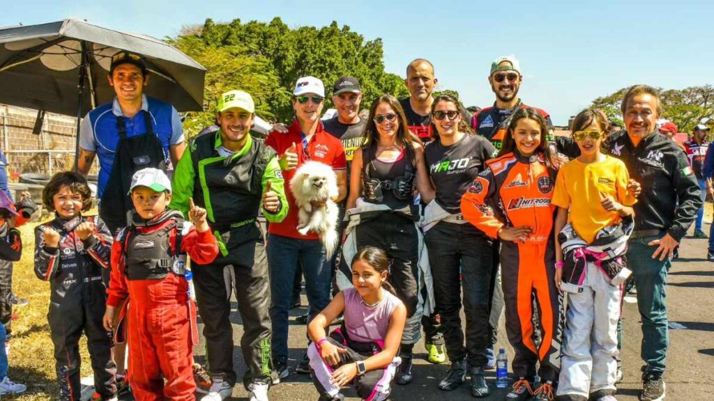 Sol Díaz acompañada de su familia y amigos