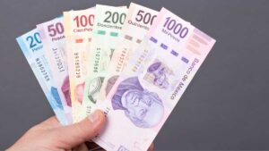 El peso mexicano se fortalece hoy 22 de abril y toca su mejor nivel