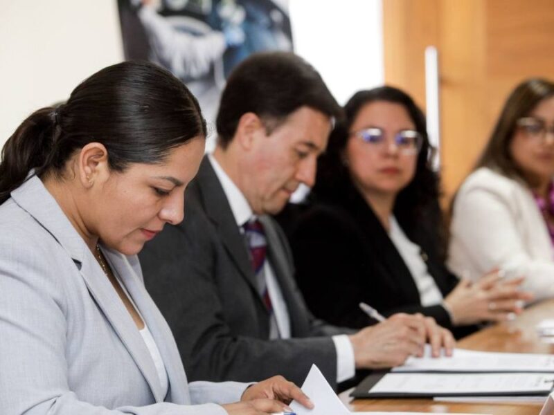 En representación de San Andrés Cholula, Lupita Cuautle signó un convenio con el INAOE